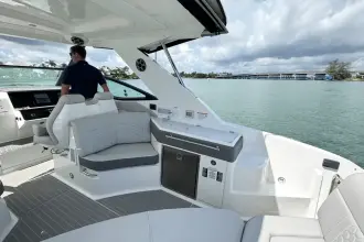 Thumbnail von Sea Ray 320 Sundancer Outboard