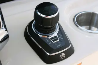 Thumbnail von Boston Whaler 330 Outrage