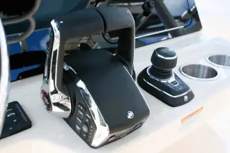 Thumbnail von Boston Whaler 330 Outrage