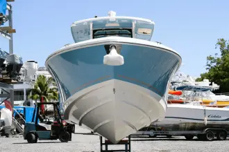 Thumbnail von Boston Whaler 330 Outrage