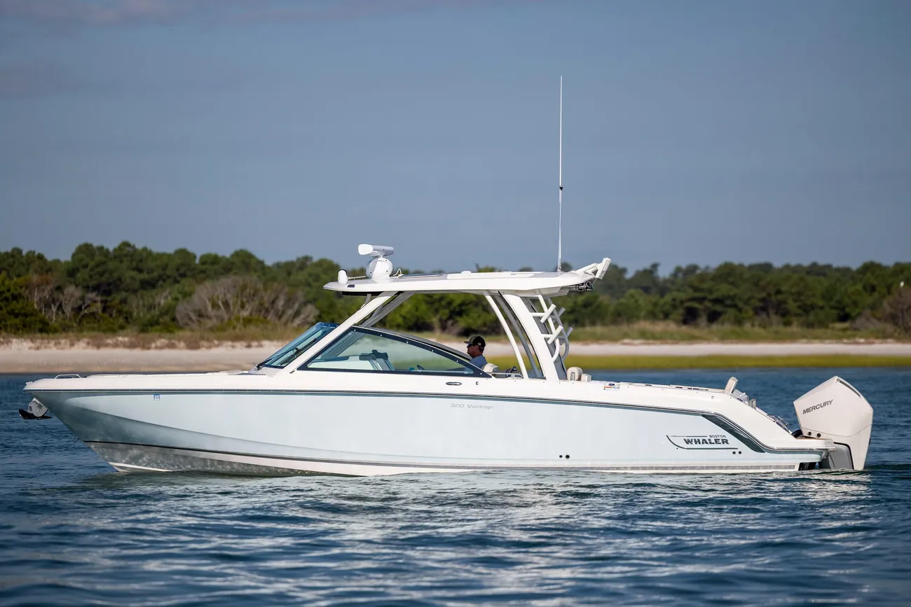 Thumbnail von Boston Whaler 320 Vantage