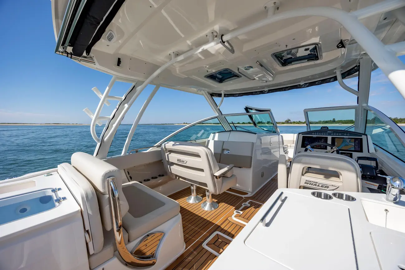 Thumbnail von Boston Whaler 320 Vantage