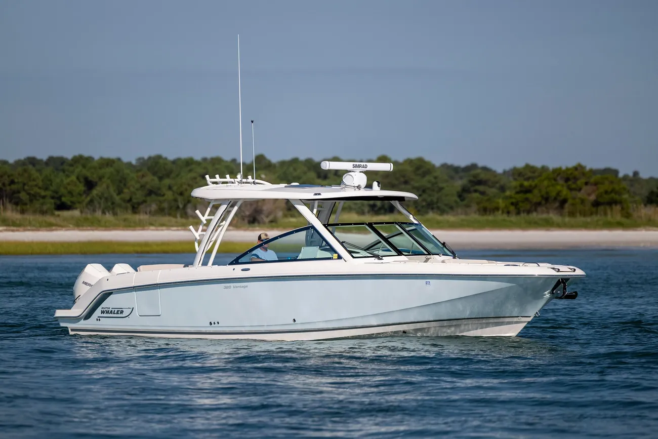 Thumbnail von Boston Whaler 320 Vantage