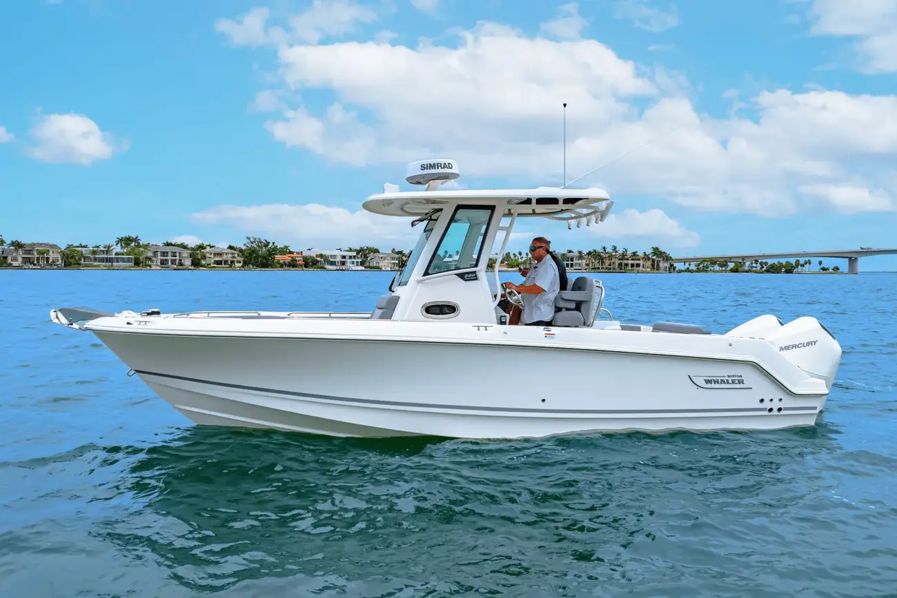 Boston Whaler 250 Outrage