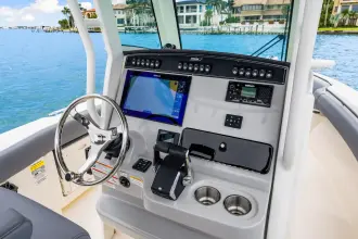 Thumbnail von Boston Whaler 250 Outrage