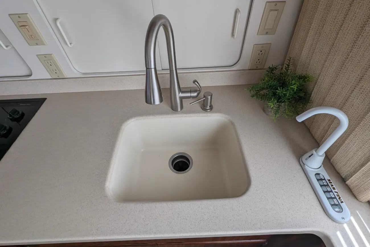 Thumbnail von Hatteras 43 Convertible