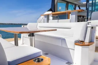 Thumbnail von Tiara Yachts EX54
