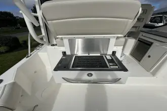 Thumbnail von Boston Whaler 325 Conquest