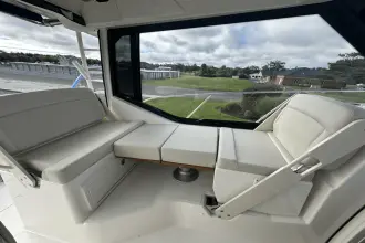 Thumbnail von Boston Whaler 325 Conquest