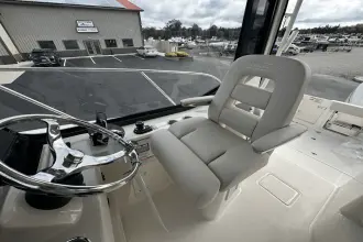 Thumbnail von Boston Whaler 325 Conquest