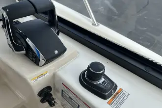 Thumbnail von Boston Whaler 325 Conquest