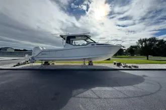 Thumbnail von Boston Whaler 325 Conquest