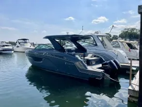 Thumbnail von Cruisers Yachts 34 GLS OB