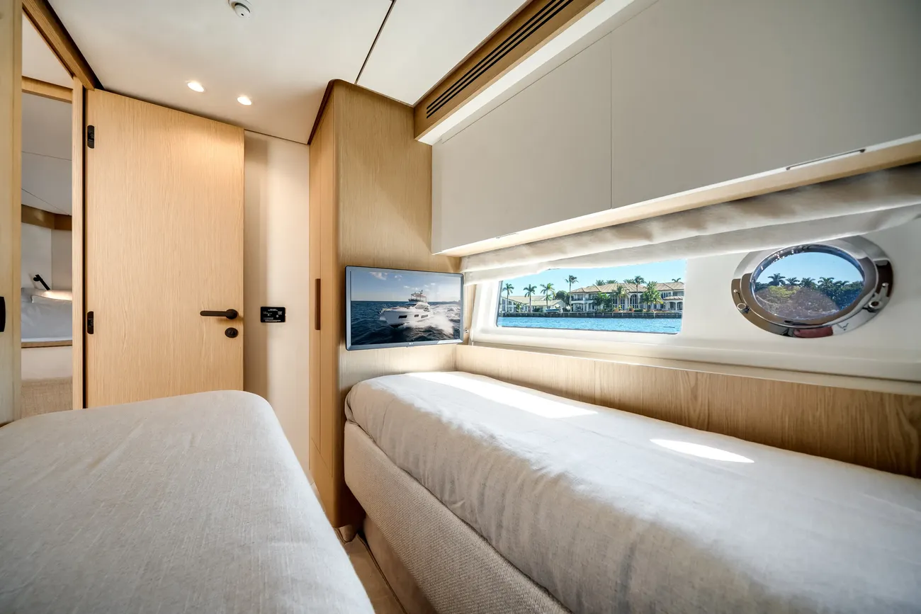 Thumbnail von Azimut 62