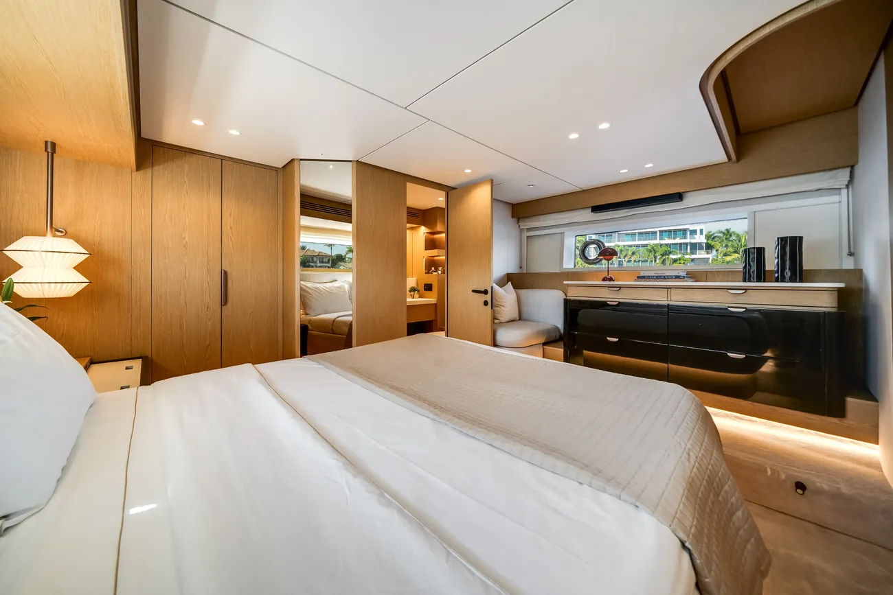 Thumbnail von Azimut 62