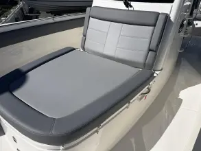 Thumbnail von Boston Whaler 330 Outrage