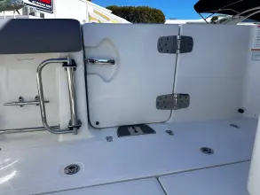 Thumbnail von Boston Whaler 330 Outrage