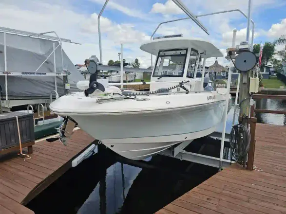 Robalo R272 CC