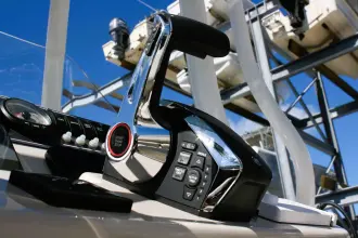 Thumbnail von Boston Whaler 210 Montauk