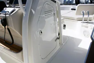 Thumbnail von Boston Whaler 210 Montauk