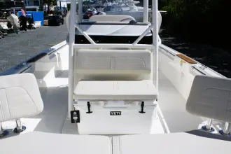 Thumbnail von Boston Whaler 210 Montauk