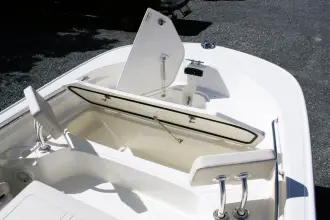 Thumbnail von Boston Whaler 210 Montauk