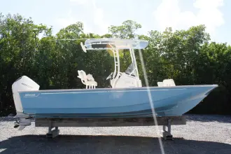 Thumbnail von Boston Whaler 210 Montauk