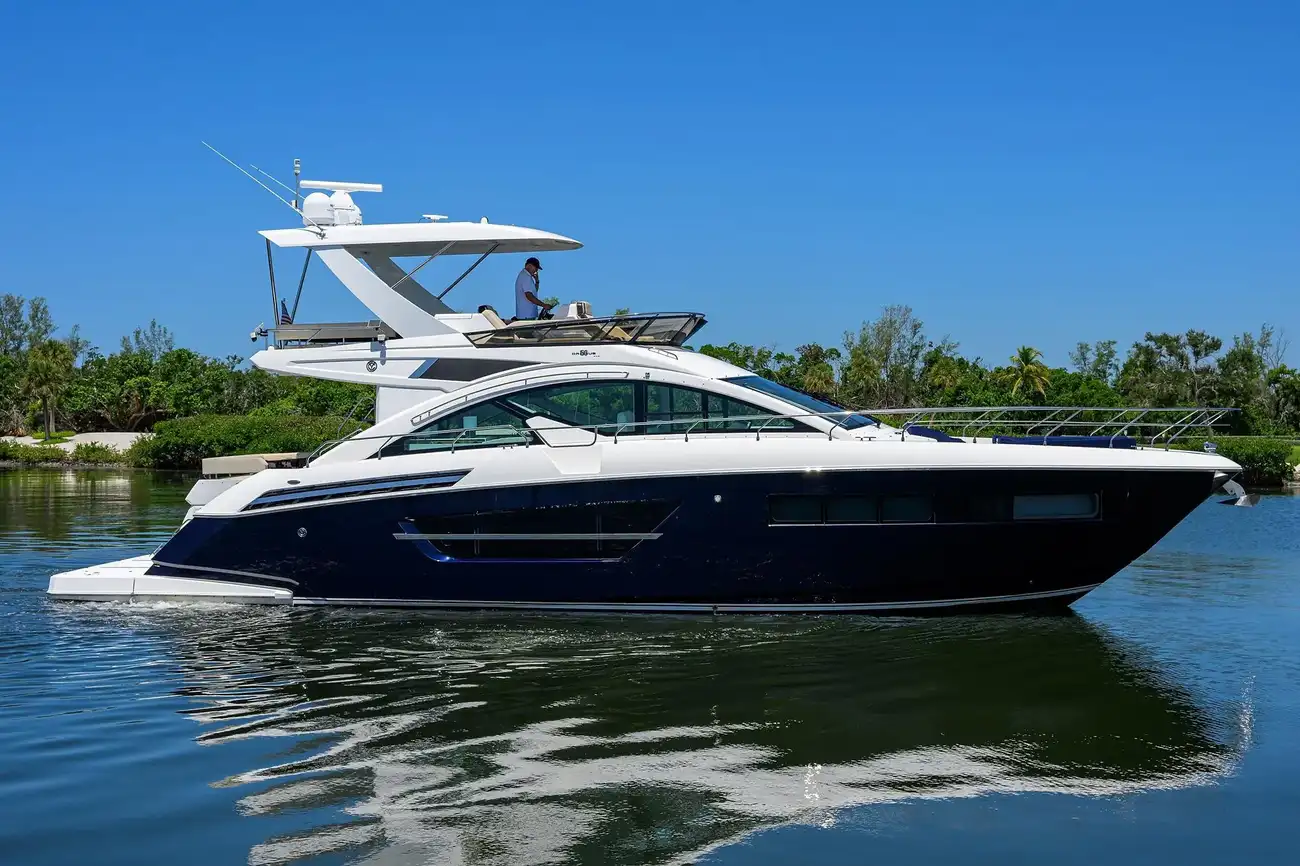 Cruisers Yachts 60 FLY