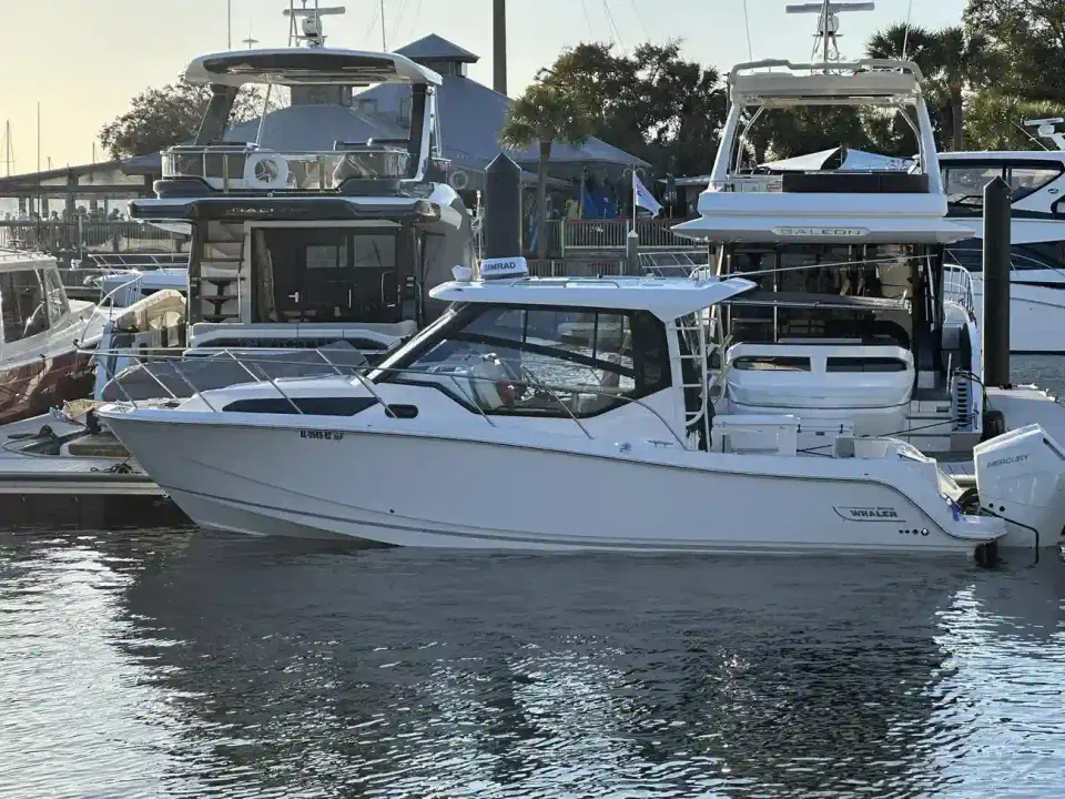 Boston Whaler 325 Conquest