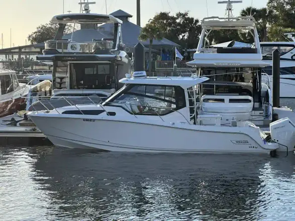 Boston Whaler 325 Conquest