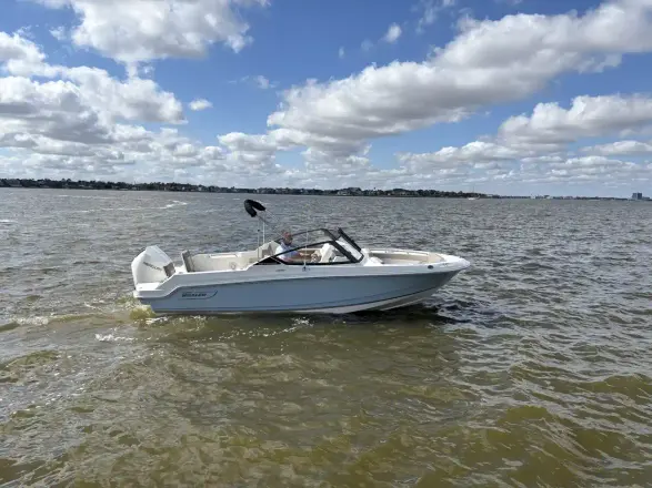 Boston Whaler 210 Vantage