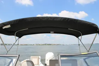 Thumbnail von Boston Whaler 210 Vantage