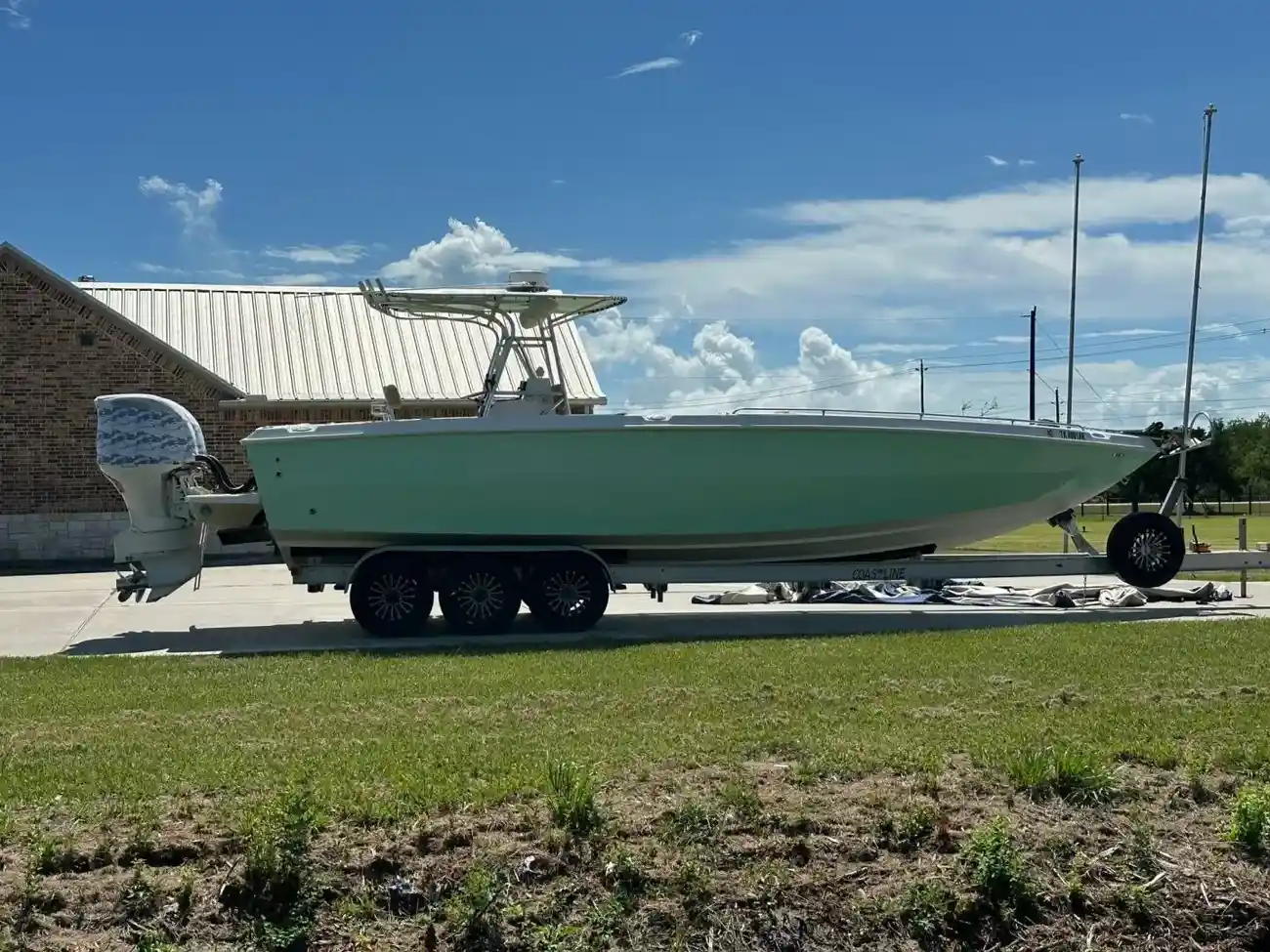 Carrera Boats 32 Center Console