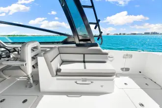 Thumbnail von Boston Whaler 330 Vantage