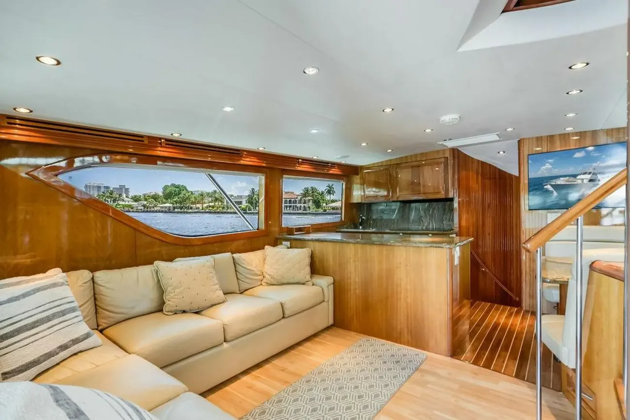 Thumbnail von Hatteras 80 Enclosed Bridge Skylounge Royal Reelin