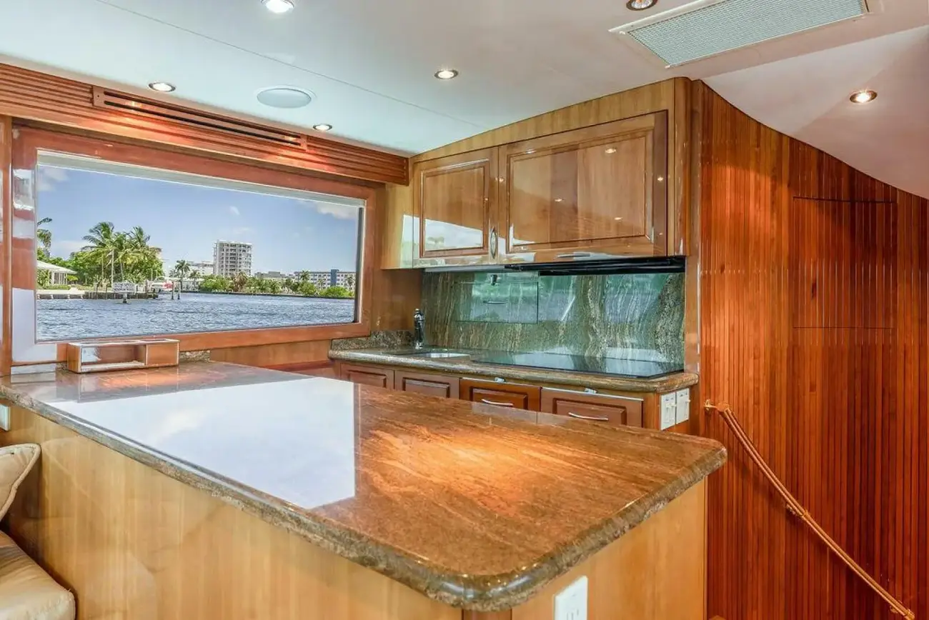 Thumbnail von Hatteras 80 Enclosed Bridge Skylounge Royal Reelin