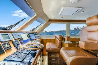 Thumbnail von Hatteras 80 Enclosed Bridge Skylounge Royal Reelin