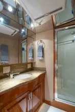 Thumbnail von Hatteras 80 Enclosed Bridge Skylounge Royal Reelin