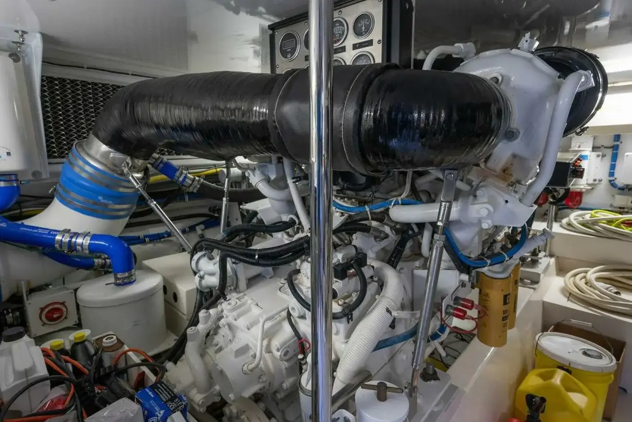 Thumbnail von Hatteras 80 Enclosed Bridge Skylounge Royal Reelin