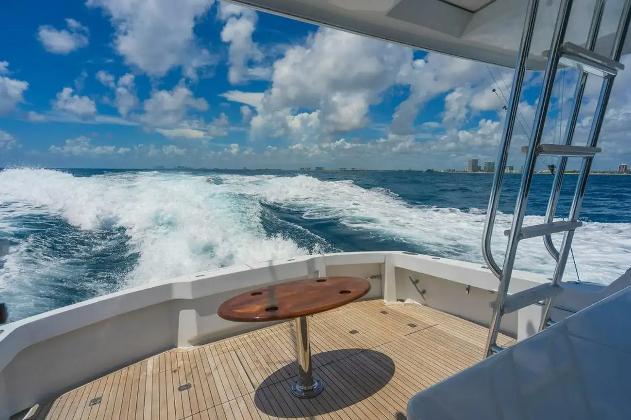 Thumbnail von Hatteras 80 Enclosed Bridge Skylounge Royal Reelin