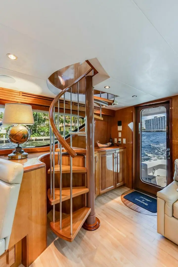 Thumbnail von Hatteras 80 Enclosed Bridge Skylounge Royal Reelin