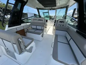 Thumbnail von Boston Whaler 330 Vantage