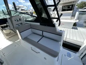Thumbnail von Boston Whaler 330 Vantage
