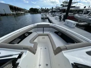 Thumbnail von Boston Whaler 330 Vantage