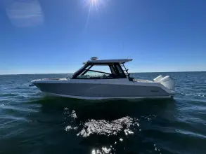 Thumbnail von Boston Whaler 330 Vantage