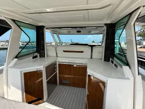 Thumbnail von Tiara Yachts 48LS