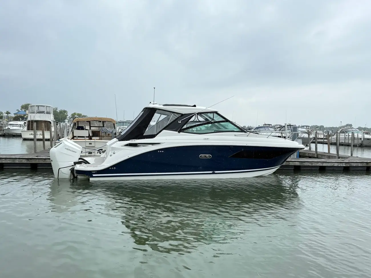 Sea Ray 320 Sundancer fuera de borda