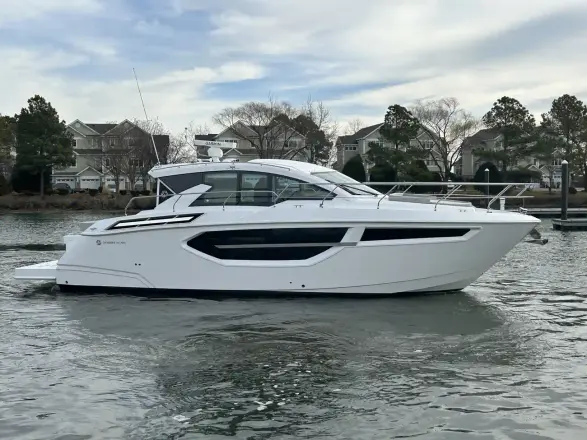 Cruisers Yachts 42 Cantius