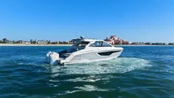 Thumbnail von Cruisers Yachts 42 GLS OB