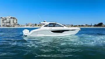 Thumbnail von Cruisers Yachts 42 GLS OB